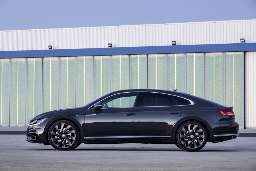  Volkswagen Arteon 4Motion R-Line 2017 года  (WW) (фото 12 из 30)